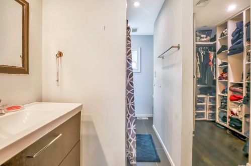 312 37th St, North Lindenhurst NY  11757-2607 exterior