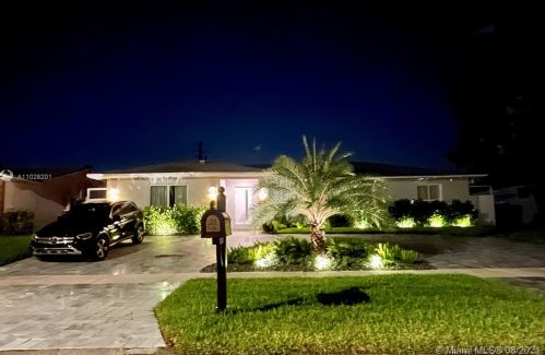 425 3rd Pl, Dania Beach FL  33004-2711 exterior