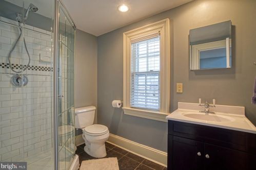 102 Cornwall St, Leesburg VA 20176-2804 exterior