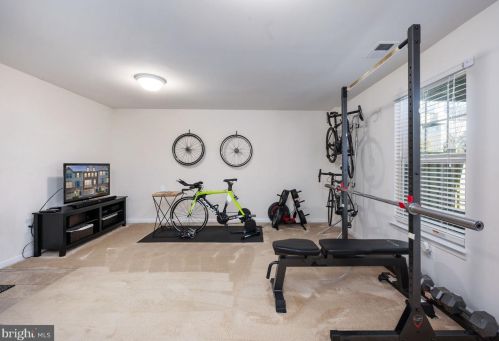 7009 Darbey Knoll Dr, Gainesville VA  20155-3634 exterior