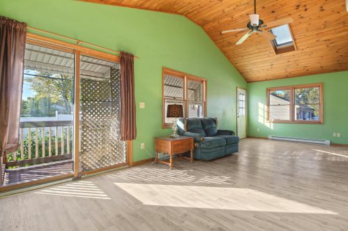 5515 Honey Crk Dr, Milwaukee WI 53221-4012 exterior