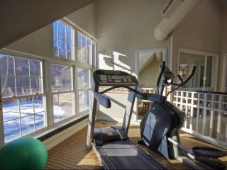 1 Silver Dr, Nashua NH  03060-5624 exterior