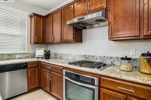 7056 Mariposa Ln, Pleasanton CA  94568-2569 exterior