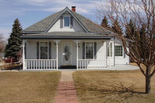 380 6th Ave, Gardar, ND 58227