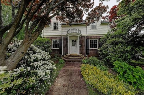 134 Central Ave, Providence, RI 02911-3544