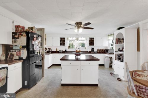 1111 Delta Rd, Red Lion PA  17356-9724 exterior