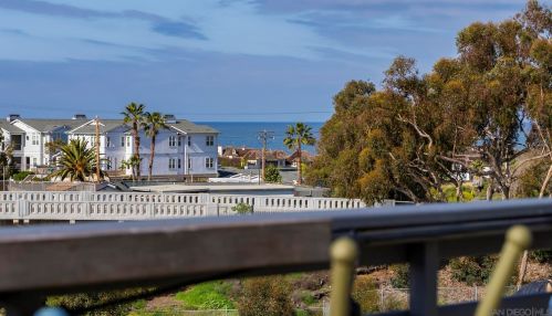2555 State St, Carlsbad CA  92008-1623 exterior