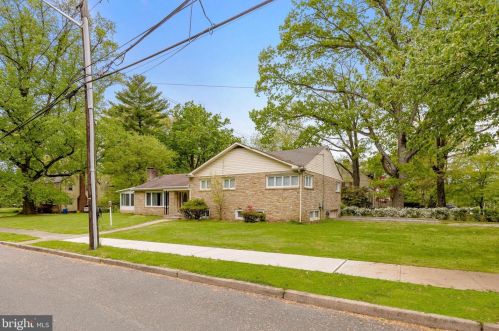 221 Renfrew Ave, Trenton, NJ 08618-3337