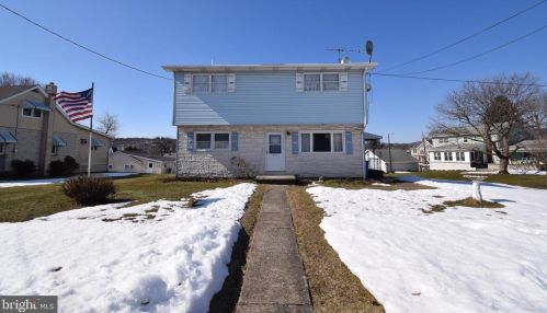 212 Lincoln Ave, Walnutport, PA 18088-1615