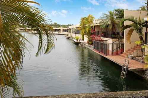 15404 Sharpecroft Dr, Hialeah FL  33014-2012 exterior