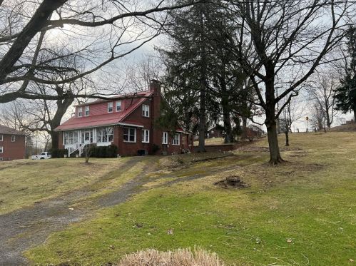 10 Overlook Ln, Bessemer, PA 16112-9012