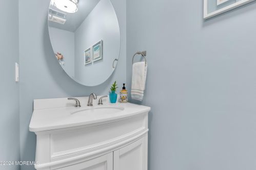 33 Trumbull Dr, East Freehold, NJ 07728-5103