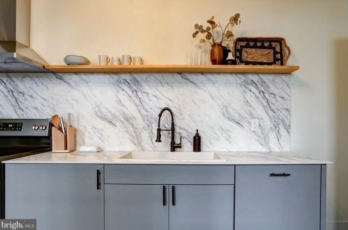 527 Howard Ave, Lancaster PA  17602-4421 exterior