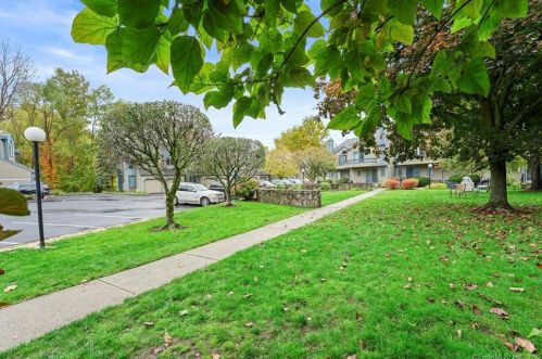 15 Perry Ave, Norwalk CT 06850-1625 exterior