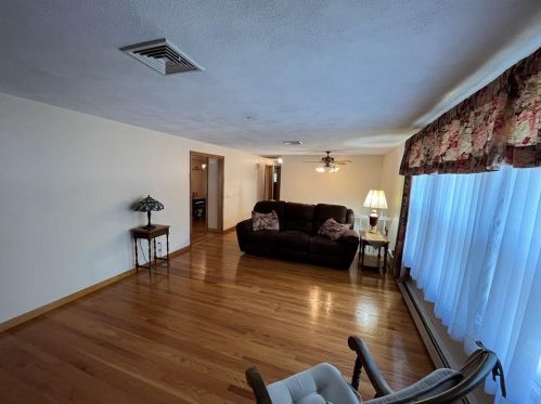 7 Hawthorne Rd, Coventry RI 02816-7630 exterior