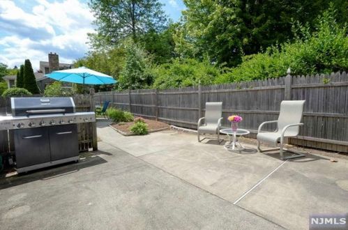 1 Ferris Ct, Ho Ho Kus NJ  07423-1017 exterior