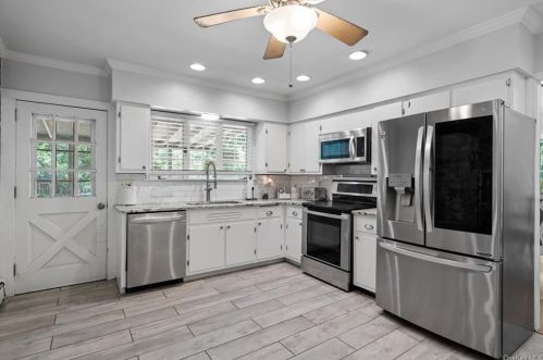 2 Ivy Ln, Marlborough, NY 12542-5206