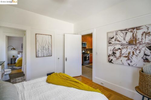 456 Cavour St, Oakland CA  94618-1077 exterior