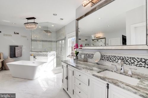 19376 Ml Dm Pl, Leesburg VA 20176-1637 exterior