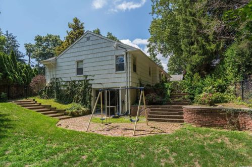 9 Doris Ct, Northport NY  11768-2000 exterior