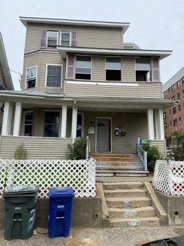 86 Fremont St, Bridgeport, CT 06605-1535