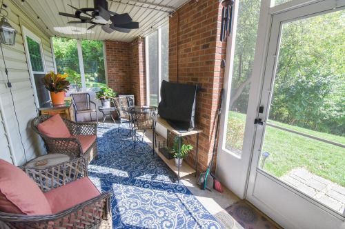 302 Keeneland Dr, Newport KY  41075-4024 exterior