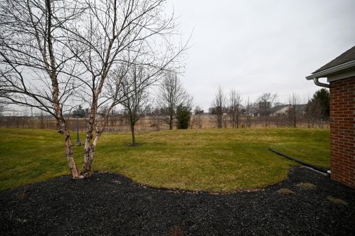 674 Hampton Woods Dr, Marion OH  43302-6465 exterior