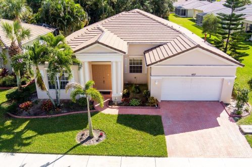 637 Indian Key Dr, Fort Pierce, FL 34986-2076