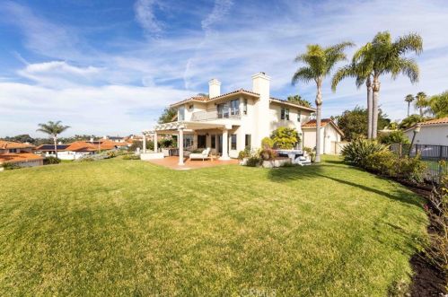 4565 Sea Bluff Cir, Carlsbad CA  92008-3671 exterior