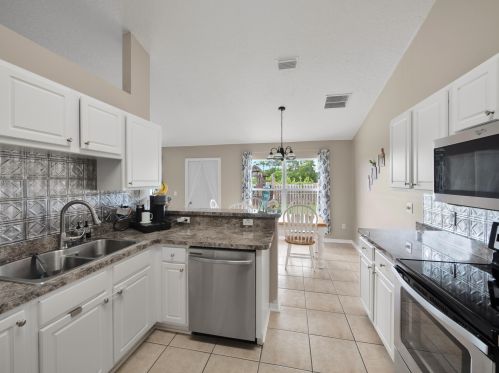 566 Sea Holly Ter, Port Saint Lucie FL  34984-3552 exterior