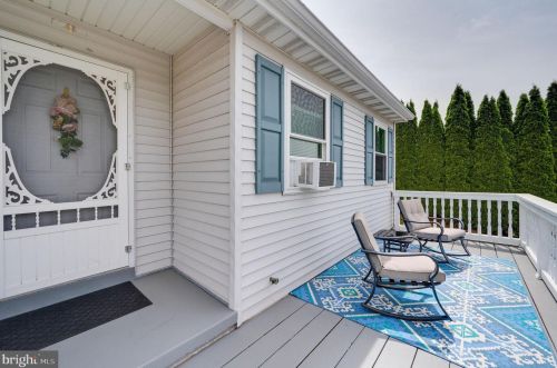 496 Bacon St, Primrose, PA 17901-8670