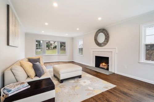 15 Thelma Pl, White Plains NY  10605-3808 exterior