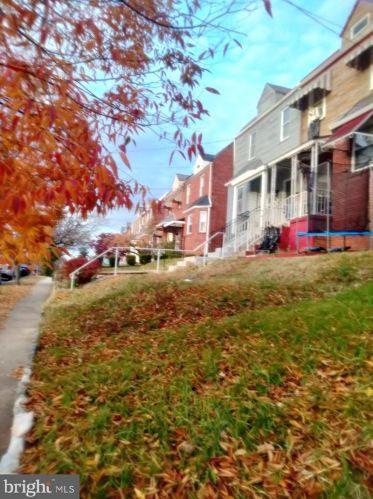 52 53rd St, Washington, DC 20019-6534