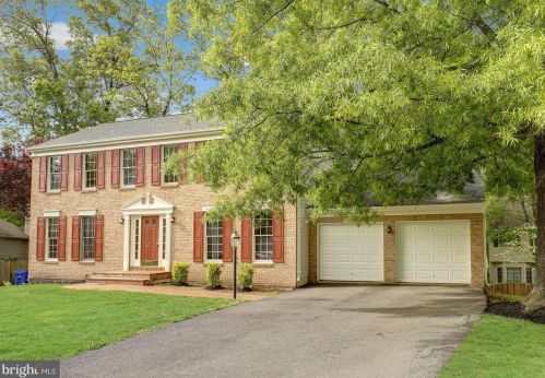 1439 Fishers Mill Ct, Herndon, VA 20170-2800