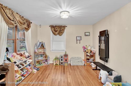 26 Northfield Ave, East Brunswick NJ  08816-3031 exterior