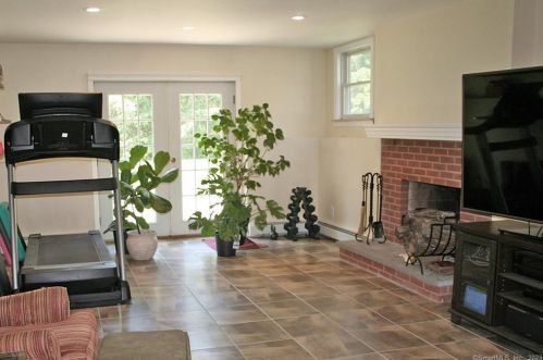 121 Jerry Daniels Rd, East Hampton CT  06447-1230 exterior