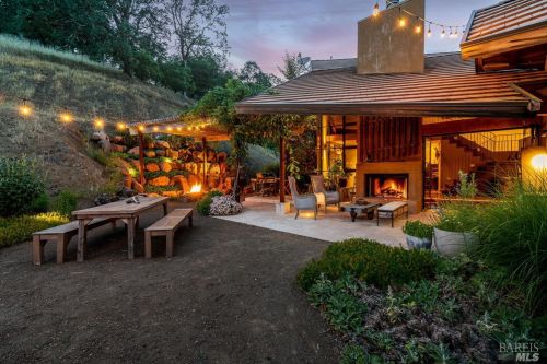 4752 Burke Hill Dr, Ukiah, CA 95482-8832