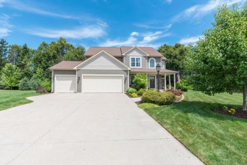 2604 Oak Knoll Dr, Jackson, WI 53037-9012