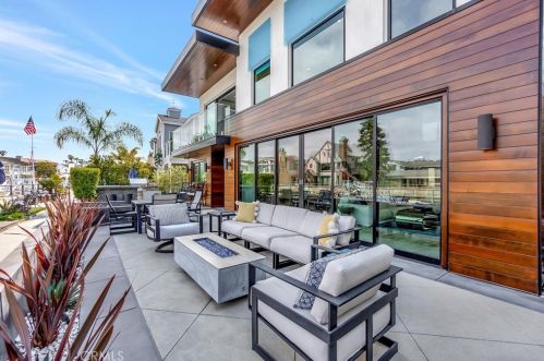 50 Rivo Alto Canal, Long Beach CA  90803-4047 exterior