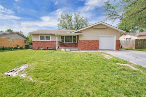 2427 25, Wichita KS  67219-4706 exterior