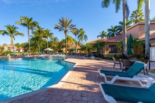 1270 Wildwood Lakes Blvd, Naples, FL 34104-7476