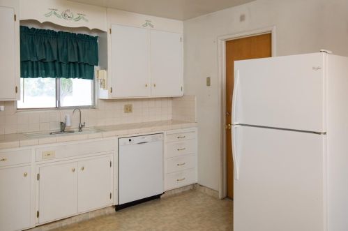 652 North St, Manteca CA 95336-4831 exterior