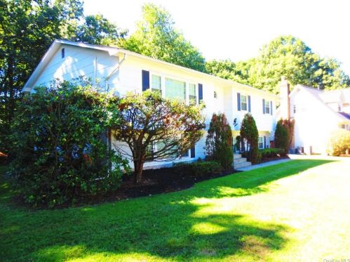 47 Maplewood Blvd, Airmont, NY 10901-7642