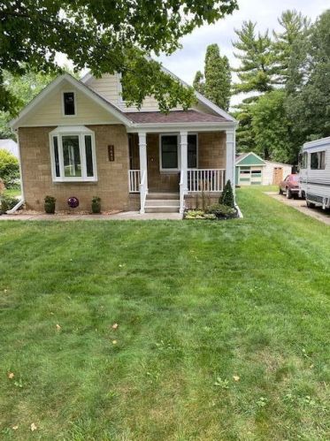 1645 Parkview Ave, Waukesha, WI 53151-1772