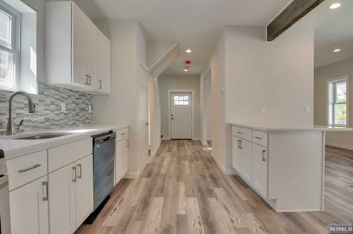 29 Niagara St, Dumont NJ  07628-3405 exterior