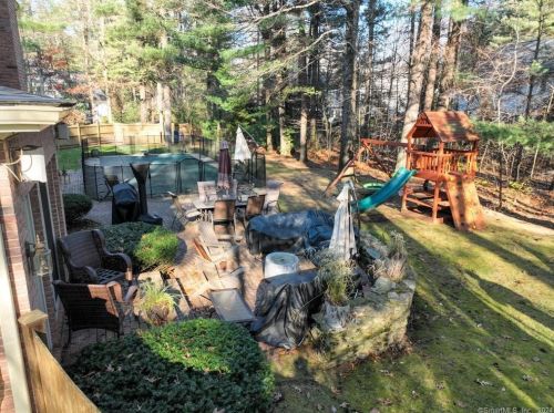 6 Townsend Rd, Farmington CT  06032-1569 exterior