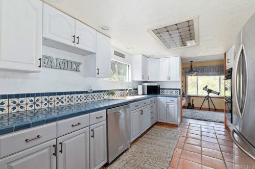 890 Park Pl, El Cajon CA  92021-4300 exterior