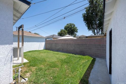 6128 Village Rd, Lakewood CA  90713-3131 exterior