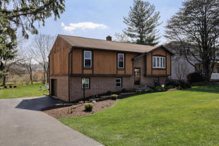 3100 Woodridge Dr, Landisville, PA 17538-1347