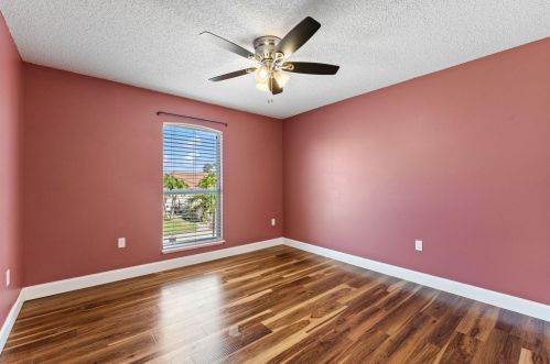 866 Abingdon Ave, Fort Pierce FL  34953-2861 exterior
